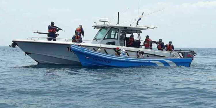 Hondureños y salvadoreños son capturados en aguas nicaragüenses