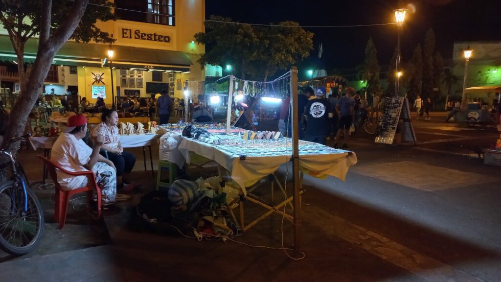 «Noches de compras» siguen sin dinamizar el comercio en León