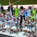 Messi levanta al cielo de Lusail su gran sueño, la Copa del Mundo. Foto: EFE/Artículo 66