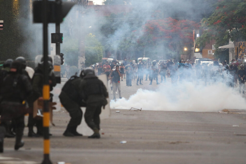 Enfrentamientos y protestas tras la detención de gobernador boliviano