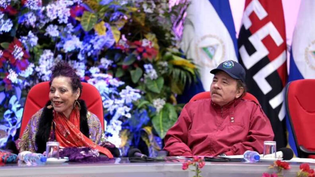 Ortega ataca a la Iglesia: «La sotana no hace santo a nadie, son sepulcros blanqueados»