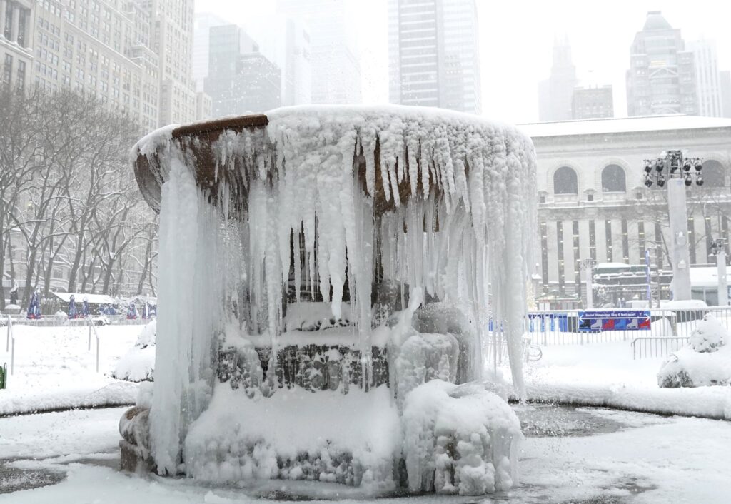 Enorme tormenta invernal azotará gran parte de EEUU con frío y tornados
