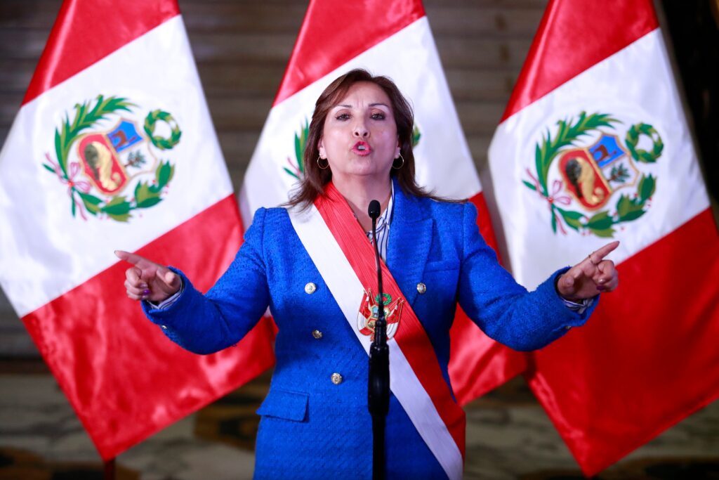 Nueva presidenta peruana declara estado de emergencia ante aumento de protestas