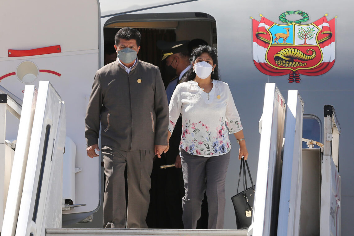 Esposa de Pedro Castillo abandona Perú con destino a México junto al ...