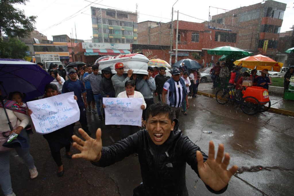 Gobierno de Perú dicta el toque de queda en la provincia donde murieron nueve personas