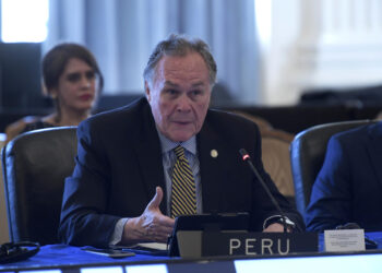 El exembajador de Perú ante la Organización de los Estados Americanos (OEA) Harold Forsyth. EFE/Lenin Nolly