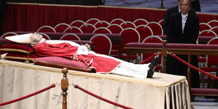 El funeral de Benedicto XVI, mañana ante miles de fieles en Plaza San Pedro
