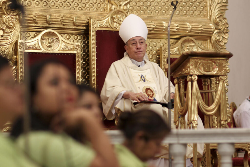 El cardenal de Honduras, Óscar Andrés Rodríguez, en una fotografía de archivo. EFE