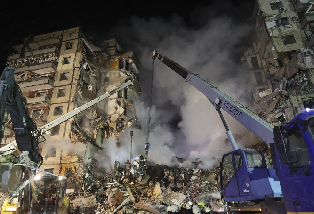 Zelenski confirma 30 muertos en ataque ruso a edificio en Dnipró
