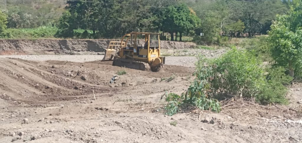 Pobladores de Pueblo Nuevo, Estelí, asumen reparación de camino ante inacción de la alcaldía 
