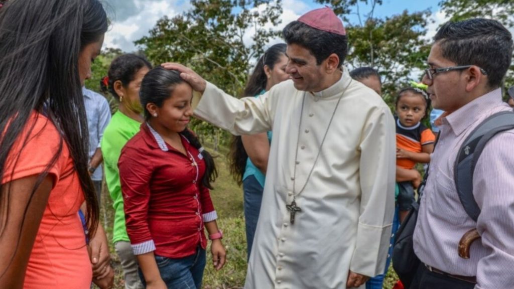 Dennis Martínez: «Monseñor Álvarez ha reflejado que aún en condiciones adversas su fe es inquebrantable»