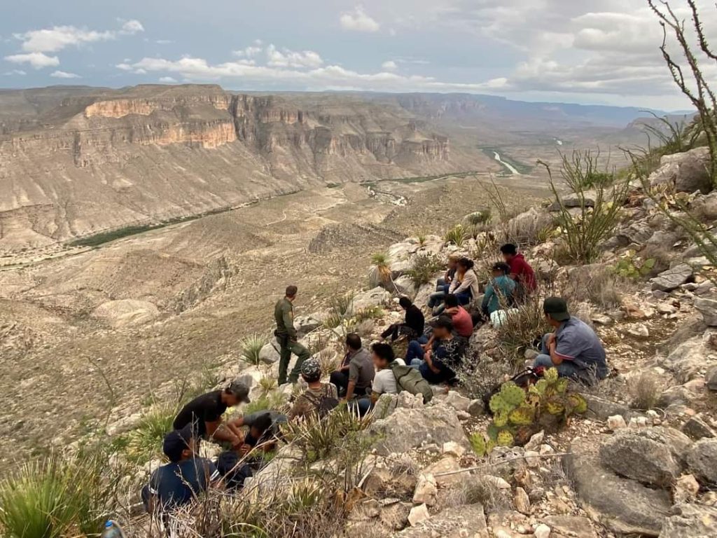 Calor extremo mata a más migrantes en la frontera de Texas