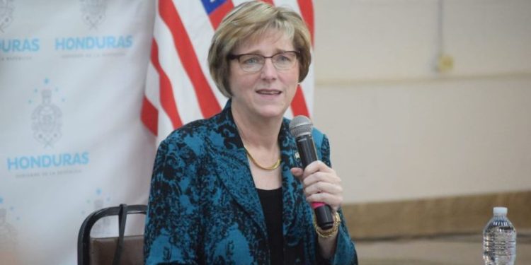 Imagen de archivo de la embajadora estadounidense en Tegucigalpa, Laura Dogu. EFE