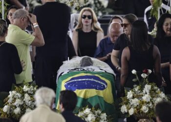 Pelé será enterrado hoy, 230 mil personas asistieron a su funeral