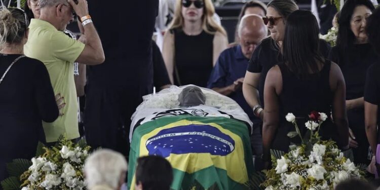 Pelé será enterrado hoy, 230 mil personas asistieron a su funeral