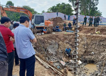 Declaran muerto al niño caído en hueco de 35 metros de profundidad en Vietnam