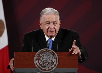 El presidente de México, Andrés Manuel López Obrador, participa hoy, durante su conferencia de prensa matutina en el Palacio Nacional de Ciudad de México (México). EFE/José Méndez
