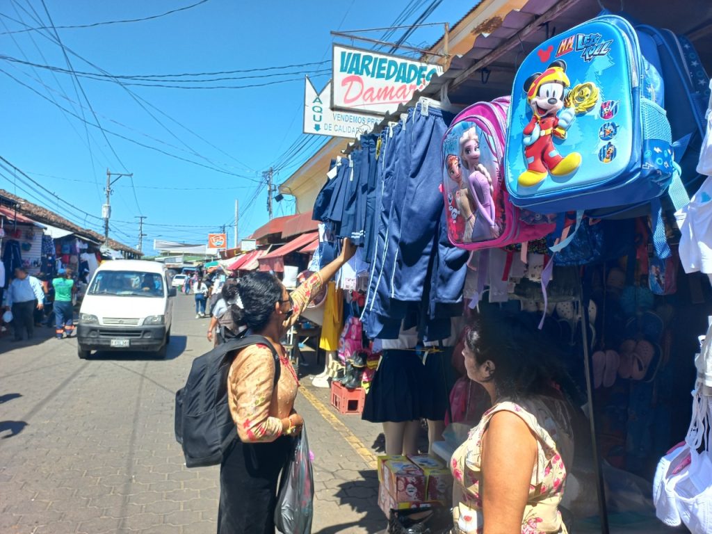 Familias de Rivas reducen compras escolares por «alto costo» de alimentos 