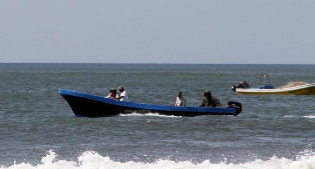 Rescatan a 4 pescadores en Nicaragua tras desaparecer en el océano Pacífico