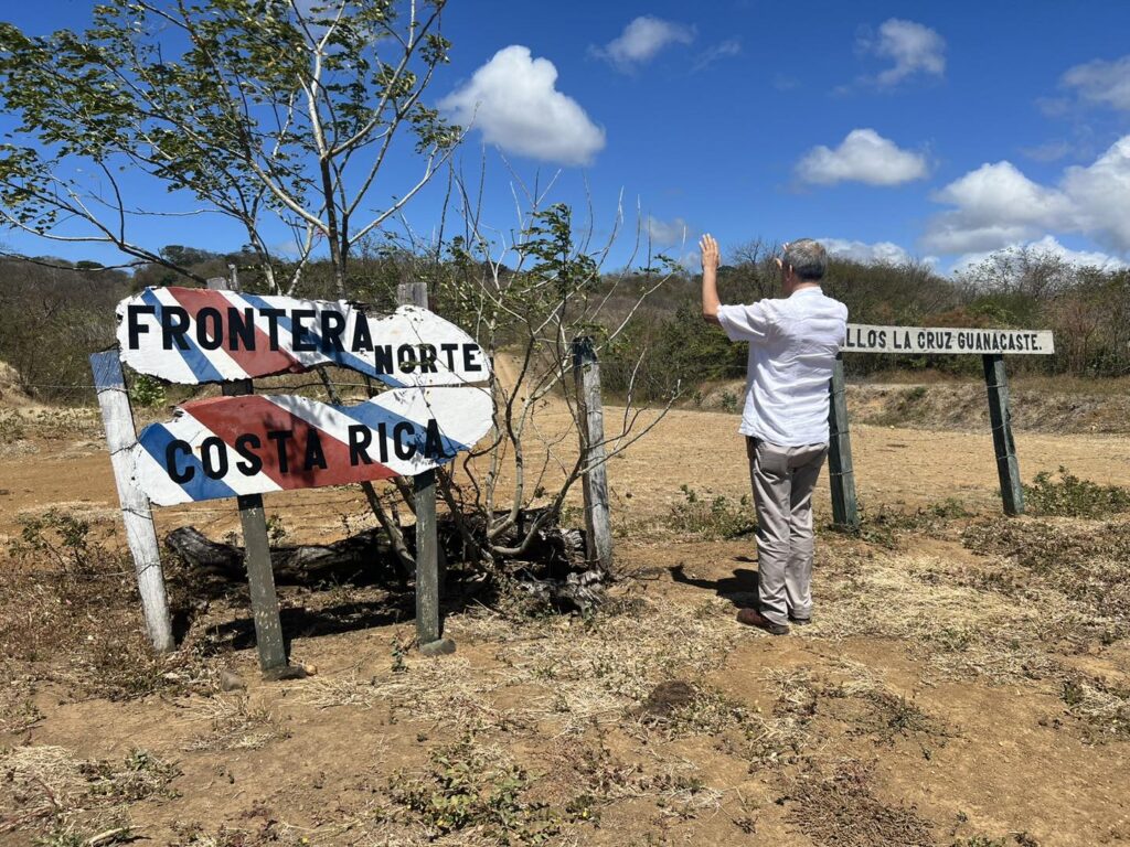 Obispo de Costa Rica ora por monseñor Álvarez desde la frontera con Nicaragua