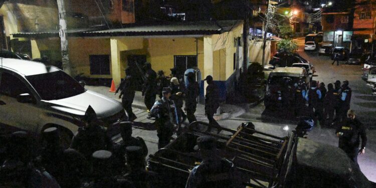 Honduras podría ampliar "estado de excepción" luego de muerte de un policía