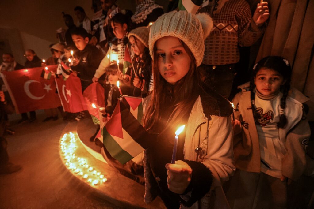 Familias palestinas esperanzadas en un canje de prisioneros por rehenes de Hamás