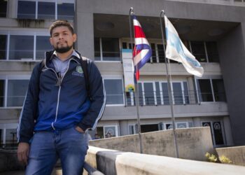 Enrique Martínez es un joven estudiante de Nicaragua que participó en la rebelión de Abril de 2018, sufriendo represalia, exilio y expulsión de parte de la UNAN Managua. Goto: Óscar Navarrete