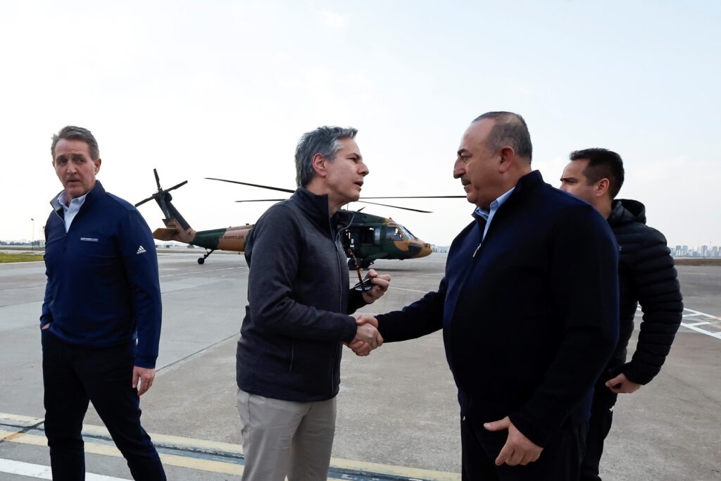 Blinken llega a Turquía para mostrar el apoyo de EEUU tras terremoto