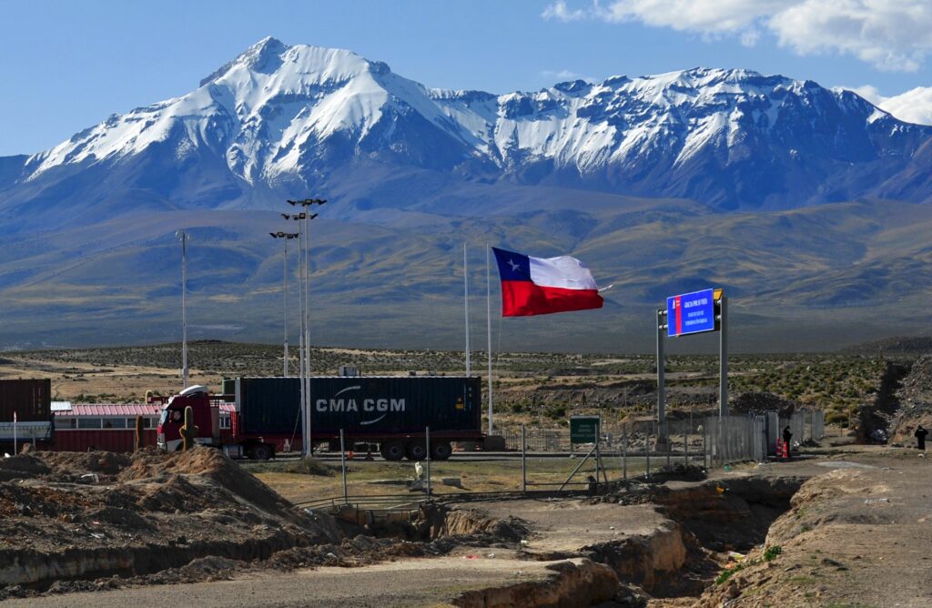 <strong>Chile moviliza militares para frenar inmigración en fronteras con Perú y Bolivia</strong>