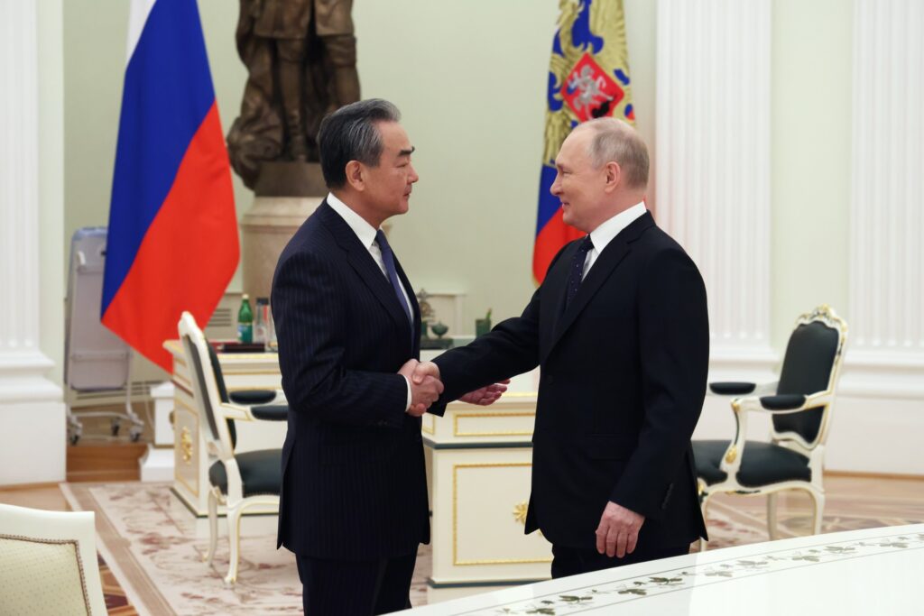 China entrega a Rusia ideas para una «solución política» del conflicto con UcraniaChina