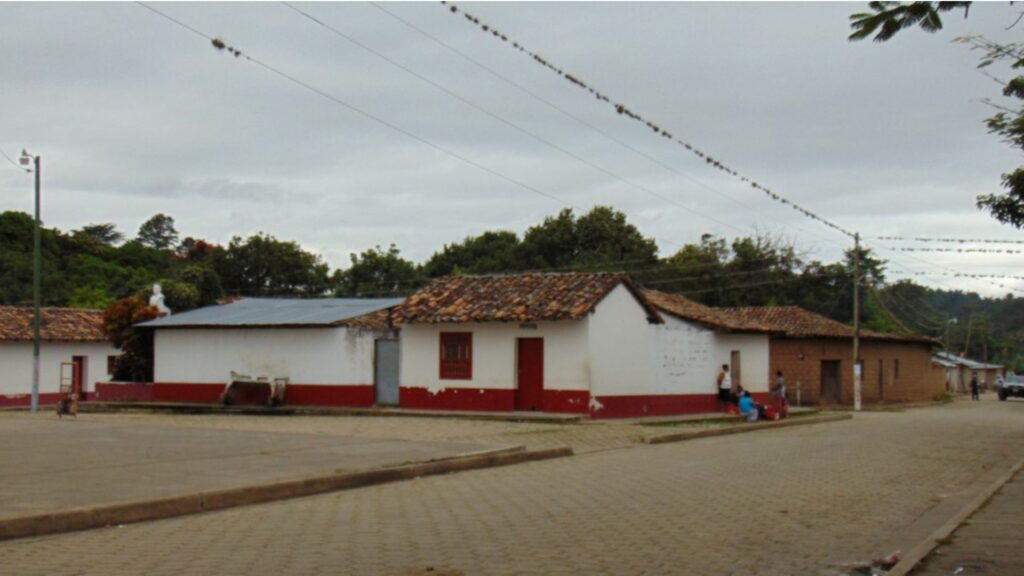 Pandillas se enfrentan a balazos con policías: Tres civiles muertos y dos agentes heridos    