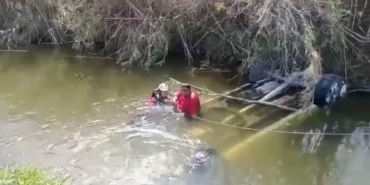 México: Camioneta cae en un río y mueren 15 personas, al parecer la mayoría migrantes