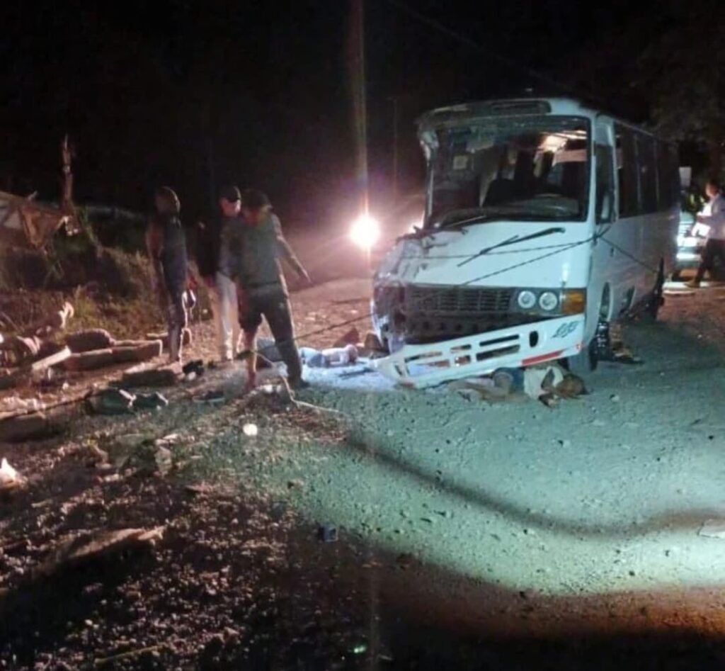 Mueren 33 migrantes en accidente de bus mientras cruzaban Panamá