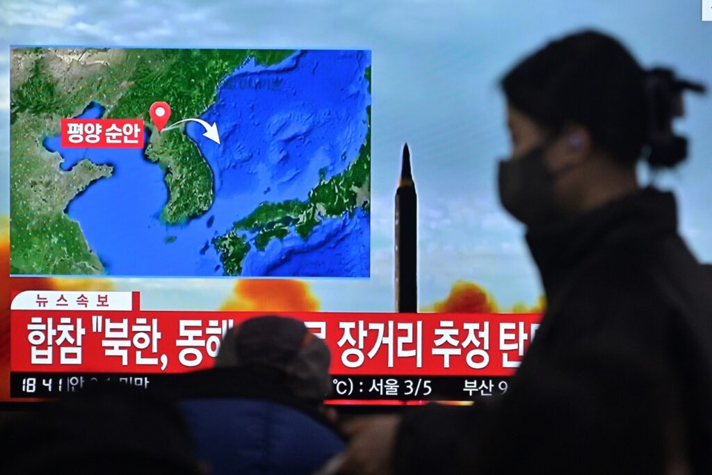 Japón afirma que misil norcoreano ICBM podría haber caído en zona económica exclusiva