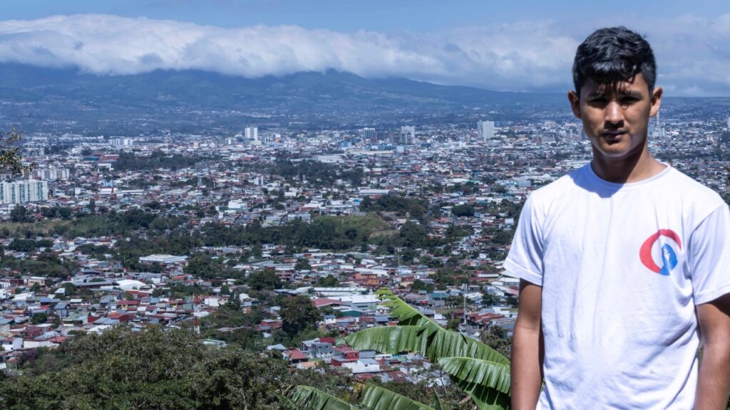 Kevin tuvo que salir de Nicaragua de manera irregular por temor a ser encarcelado por ser monaguillo. Foto: La Prensa