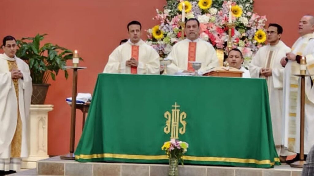 Religiosos desterrados llaman a seguir orando por la libertad de monseñor Álvarez