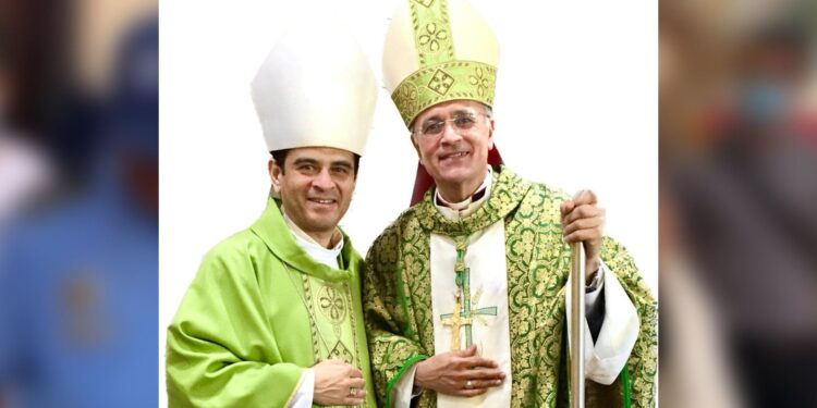 Monseñor Rolando Álvarez y el obispo auxiliar de Managua Silvio José Báez
