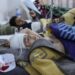 Las personas heridas en un terremoto matutino reciben tratamiento en el hospital al-Rahma en la ciudad siria de Darkush, en las afueras de la provincia noroccidental de Idlib, controlada por los rebeldes, el 6 de febrero de 2023. - Un terremoto de magnitud 7,8 sacudió Turquía y Siria en febrero. 6, matando a cientos de personas mientras dormían, derribando edificios y enviando temblores que se sintieron tan lejos como la isla de Chipre y Egipto. (Foto de OMAR HAJ KADOUR / AFP)
