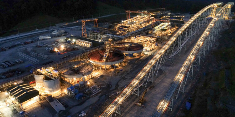 Panamá y compañía canadiense acuerdan reabrir mina más grande de América Central