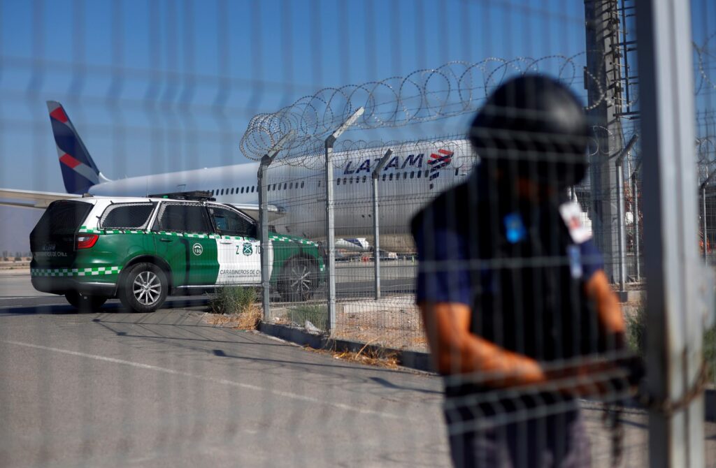 Dos muertos en robo de 32 millones de dólares en aeropuerto en Chile