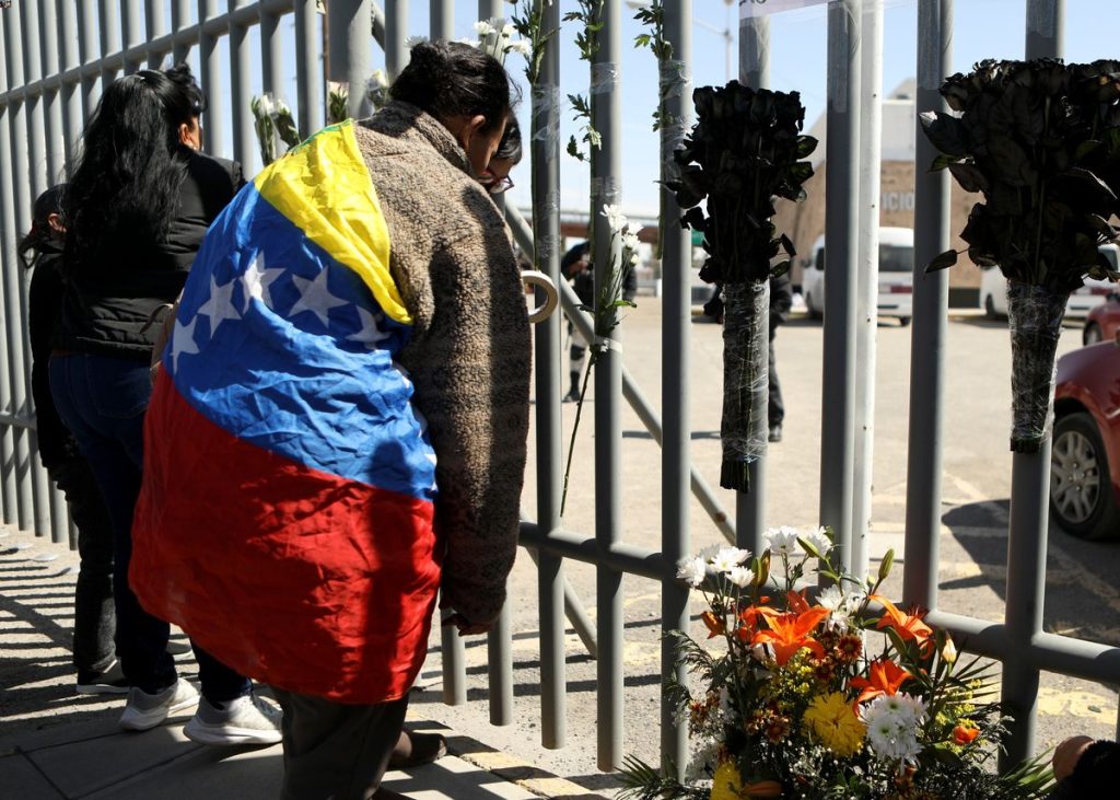 «No somos perros», dicen migrantes tras incendio en México que dejó 40 muertos