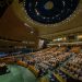 El primer ministro de Vanuatu, Ishmael Kalsakau, habla antes de la votación de una resolución destinada a combatir el calentamiento global, en el salón de la asamblea general de la sede de las Naciones Unidas (ONU) en Nueva York el 29 de marzo de 2023. La Asamblea General de la ONU adoptó el miércoles por consenso y para aplaudir una resolución histórica que pide que el tribunal superior del organismo mundial establezca las obligaciones legales de las naciones en la lucha contra el cambio climático. (Foto de Ed JONES / AFP)