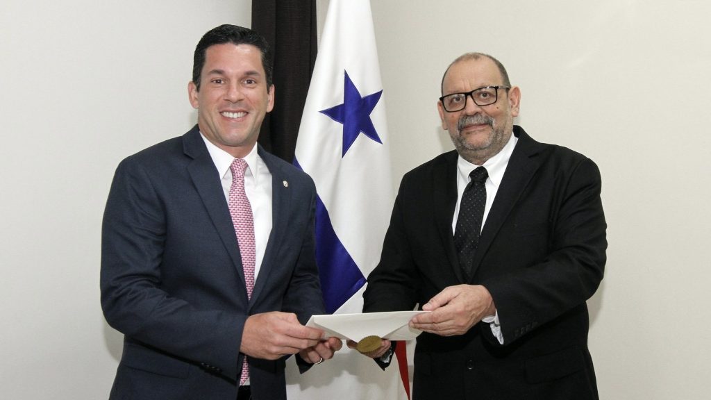 Ortega retiró a embajador en Panamá después que ese país ofreciera nacionalidad a expatriados