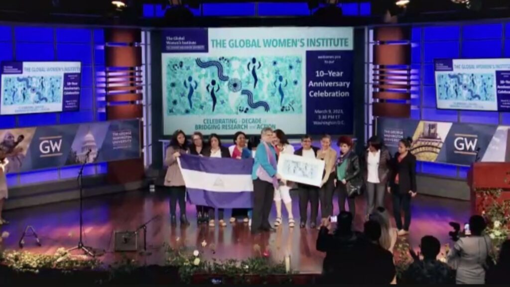 Excarceladas políticas desterradas de Nicaragua reciben premio a las «defensoras de la justicia»