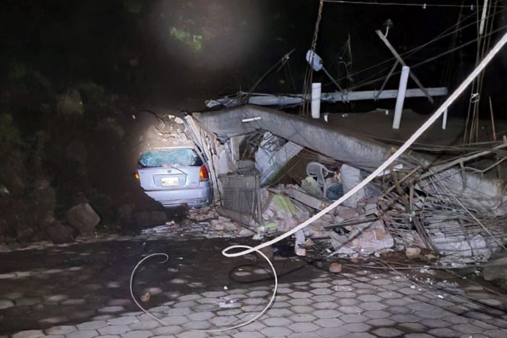 Al menos 16 muertos en un deslizamiento de tierra en Ecuador