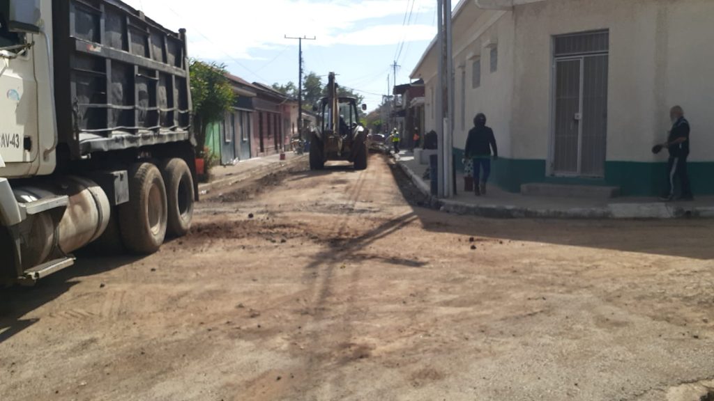 Change of pipes destroys main streets in Jinotepe and causes chaos and disorder