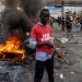 Los manifestantes protestan para rechazar una fuerza militar internacional solicitada por el gobierno en Port-au-Prince, Haití, el 24 de octubre de 2022. - El Consejo de Seguridad de las Naciones Unidas está considerando una intervención internacional en Haití para abrir un corredor de ayuda. (Foto de Richard Pierrin / AFP)