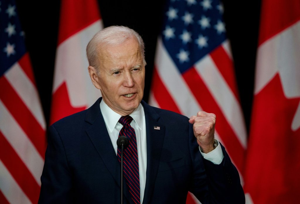 El presidente de los Estados Unidos, Joe Biden, realiza una conferencia de prensa conjunta con el primer ministro de Canadá, Justin Trudeau, en el edificio Sir John A. Macdonald en Ottawa, Canadá, el 24 de marzo de 2023. (Foto de ANDREJ IVANOV / AFP)