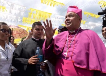 Monseñor Sándigo acata orden de Ortega. Anuncia que no habrá procesión de «Domingo de Ramos»