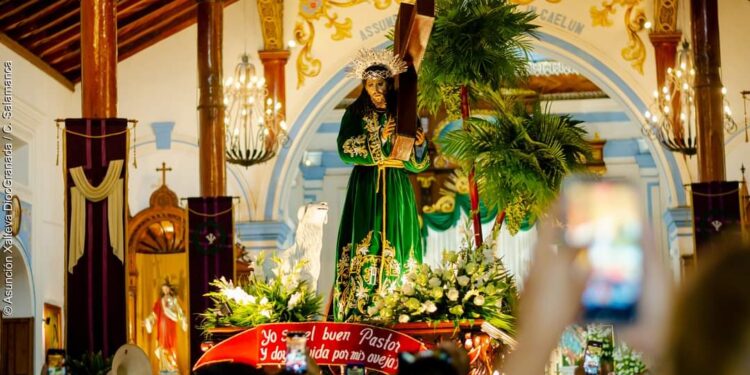 Granadinos celebran 114 años de la llegada de la imagen del Nazareno a la iglesia Xalteva. Foto: Cortesía
